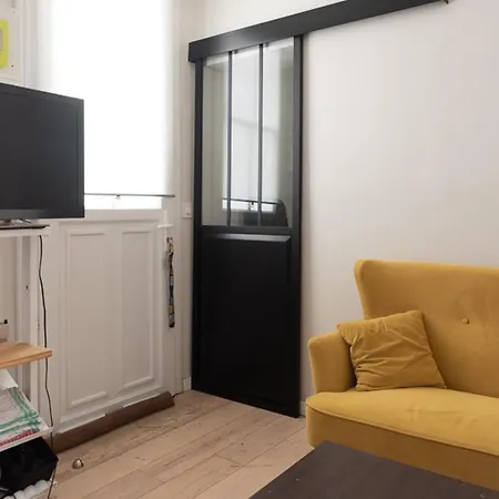 Near Parc Clichy Apartment